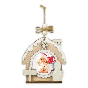 decoración navideña para árbol con colores blancos y madera natural